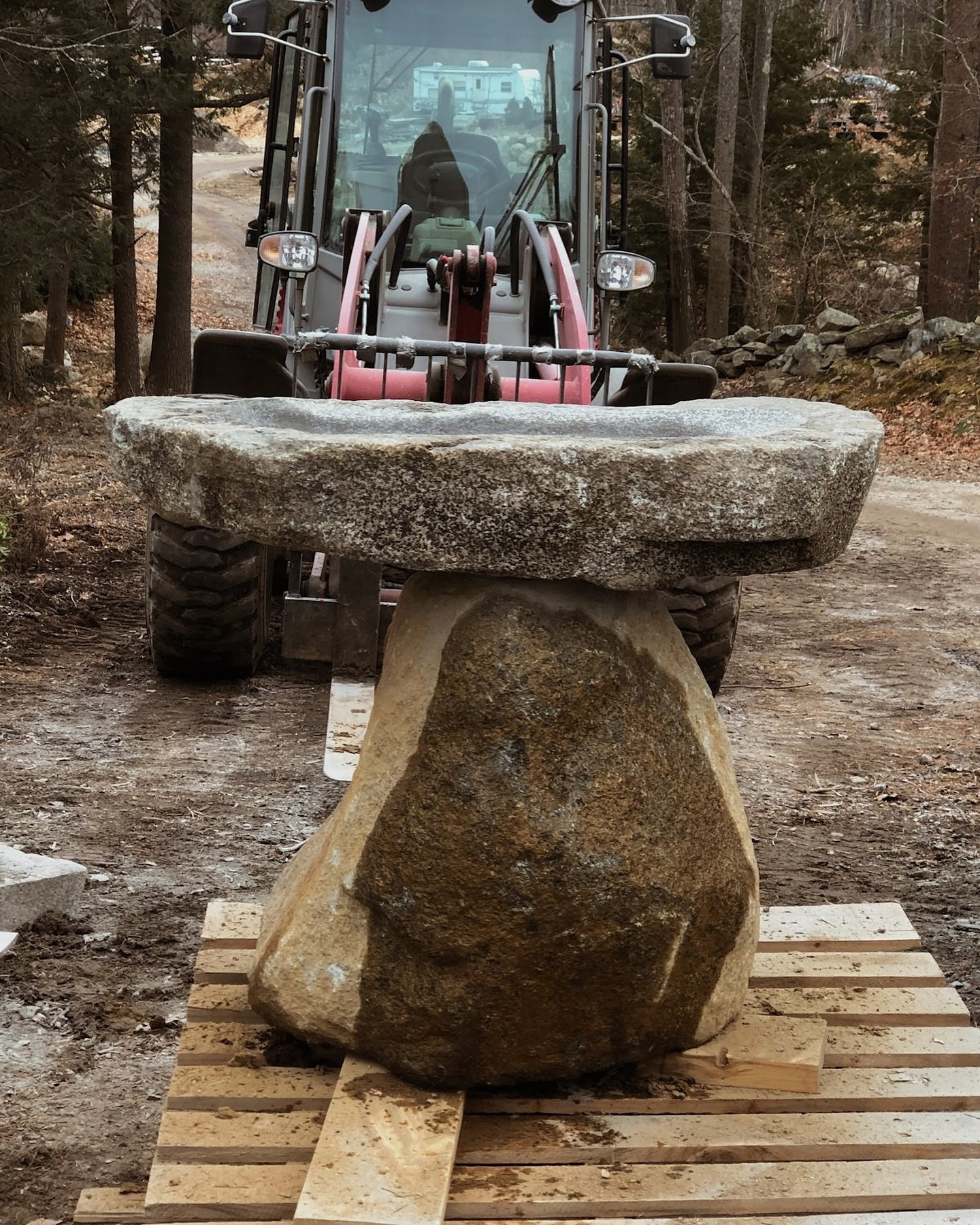 Winter is on its way, but come spring, your garden will be buzzing with life again. 🪺🪿A stone birdbath is perfect for welcoming back to birds when they return north. Prepare now for their springtime visits!