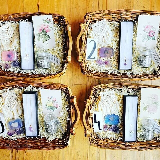 Love this idea from our pop-up boutique!!! Check it out! 
#Repost @native._.nomad @download.ins
---
Mother's Day gift baskets to brighten up her special day and destress her quarantine. Includes: Genuine crystal pendant necklace, crystal bar soap wit