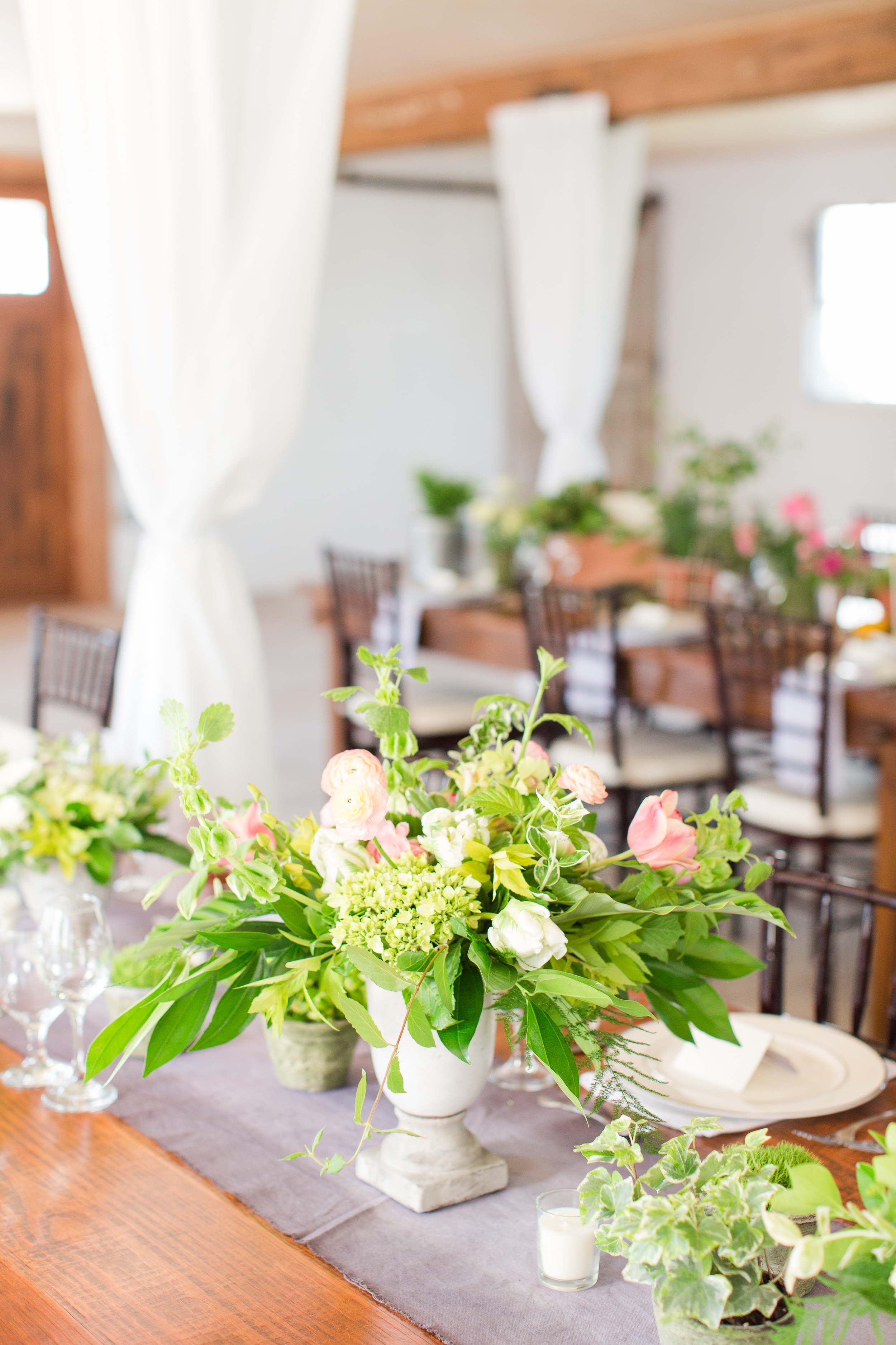 love these beautiful urns that Kari used! 