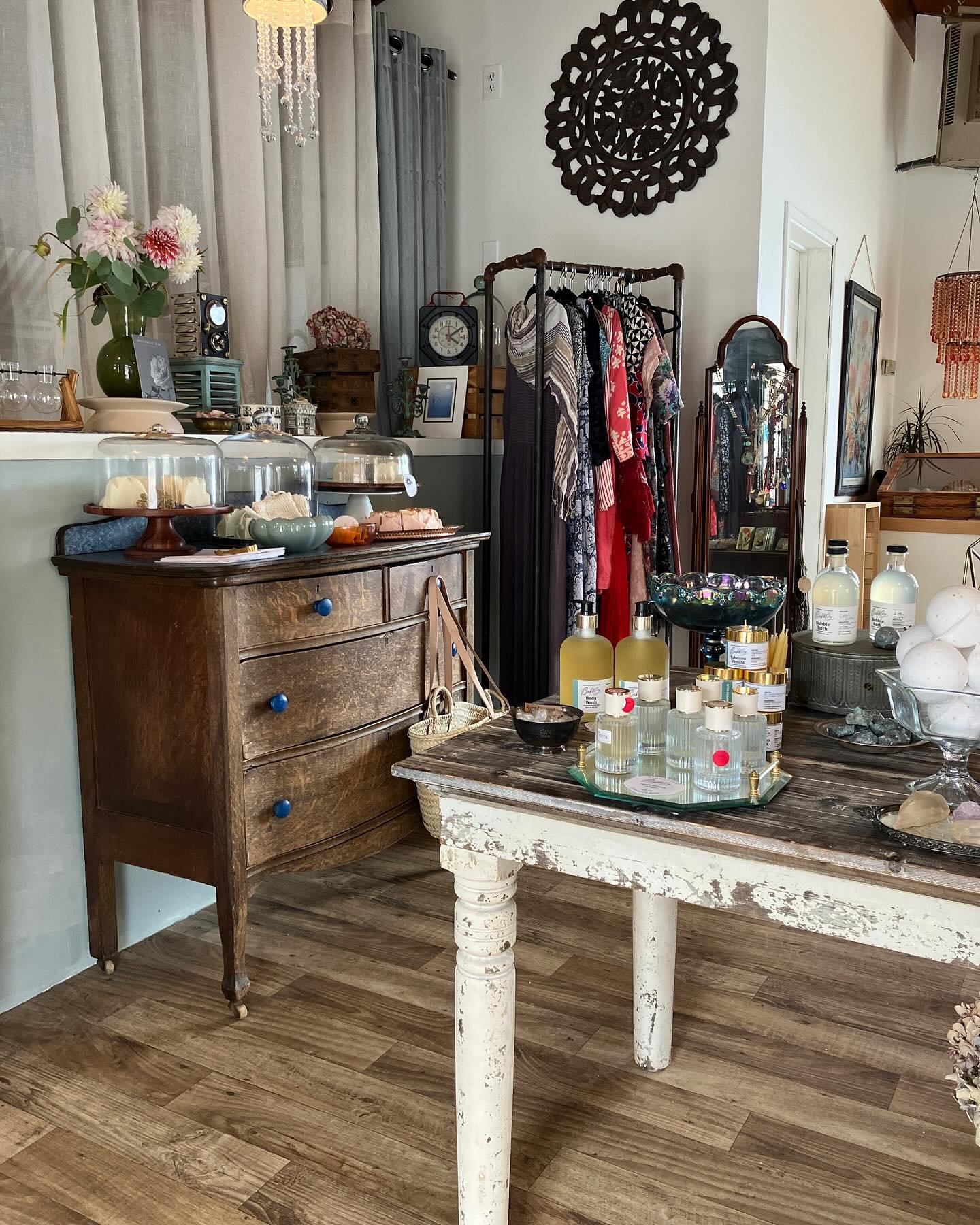 We&rsquo;ve got a lot of new beautiful arrivals in the shop, warmer weather is headed our way, we can&rsquo;t wait to see you here! We have our Friday Farm pop-up tomorrow from 9:30 to 12:30! Fresh farm vegetables and flowers from Warm Valley Farm.