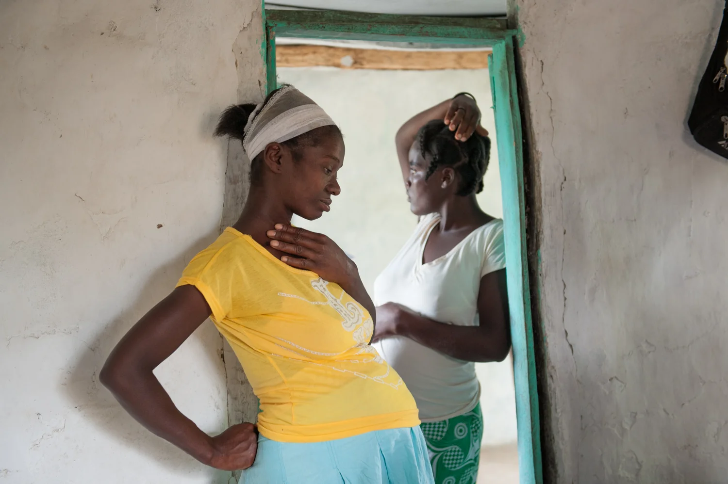 Many women give birth at home with local matrones because of difficulties in transportation and costs of going to the hospital. Prenatal care can encourage women at risk to deliver at the hospital.