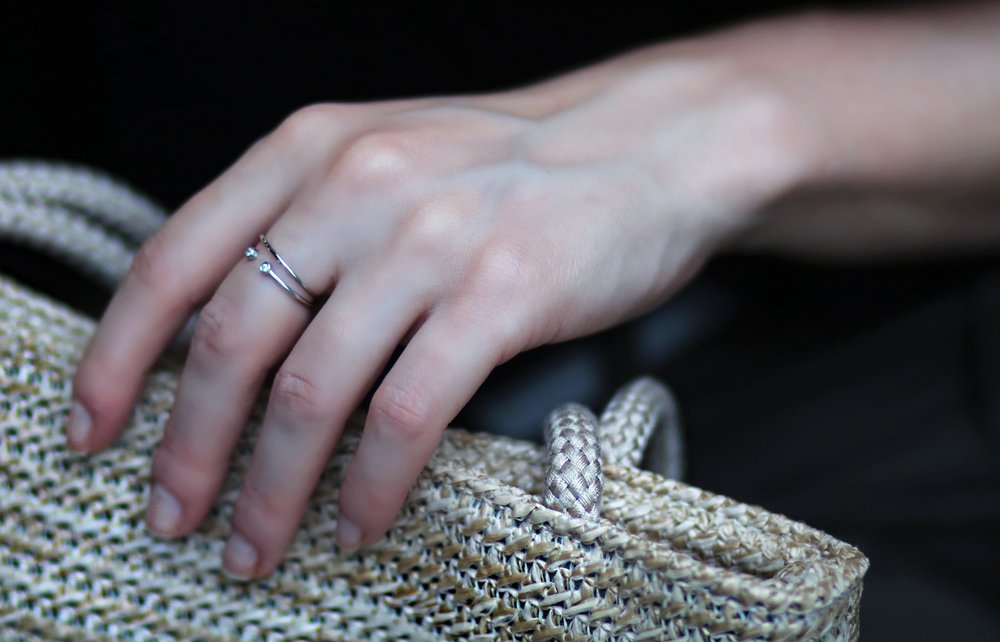 Close-up-Mejuri-white_14K-stack-rings