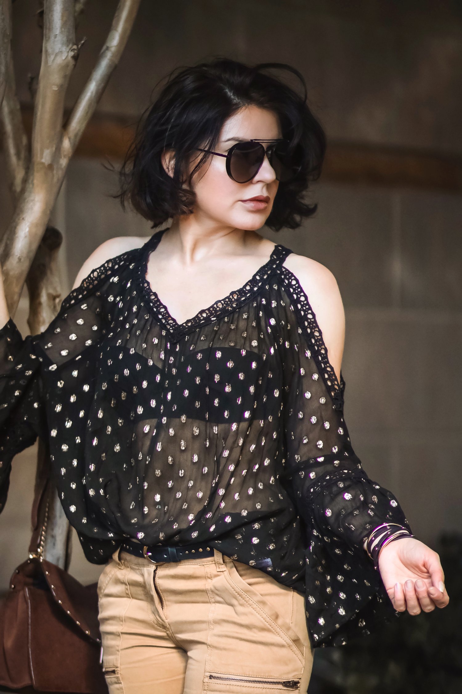 details-black-gold-top