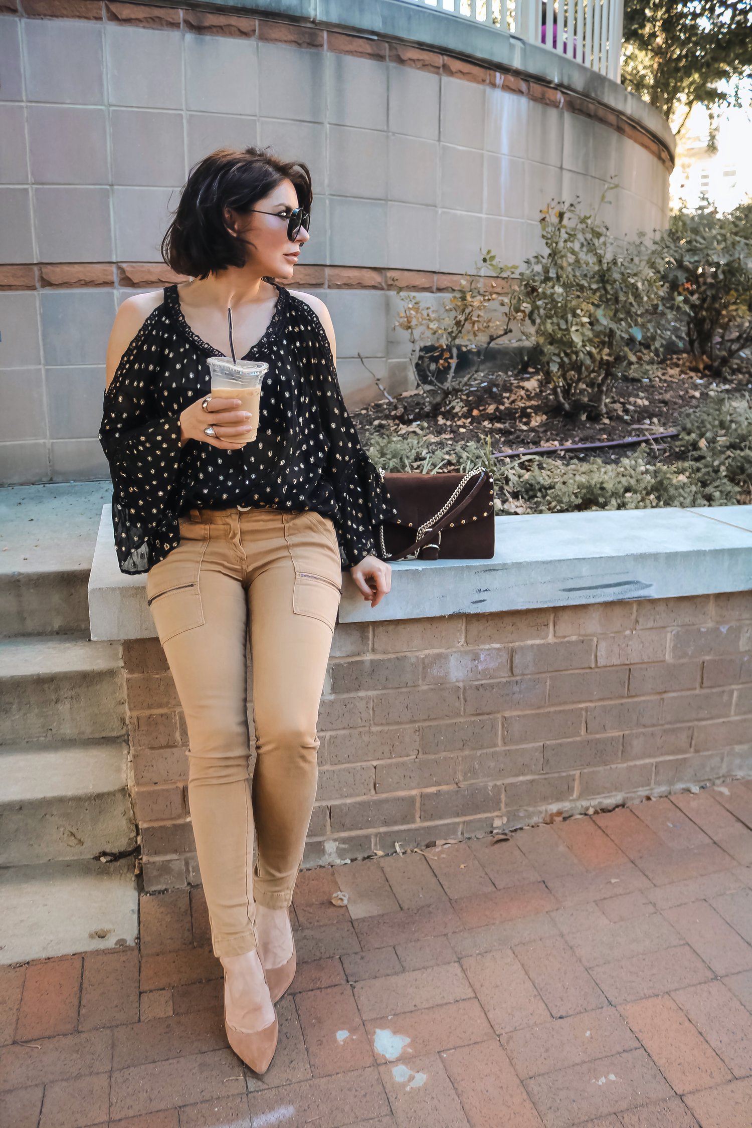 street-style-black-gold-top