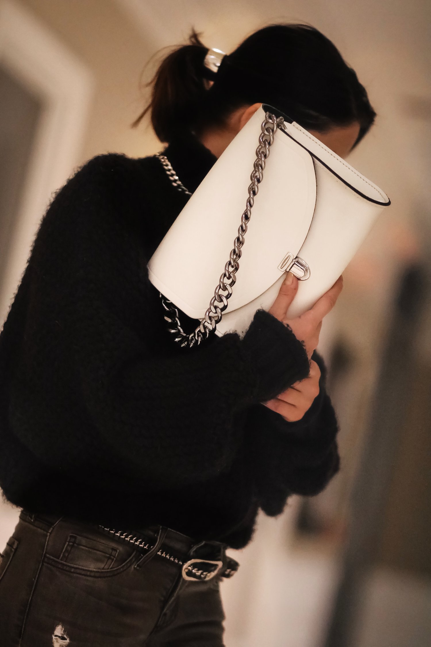 Isabel-Alexander-white-bag-details