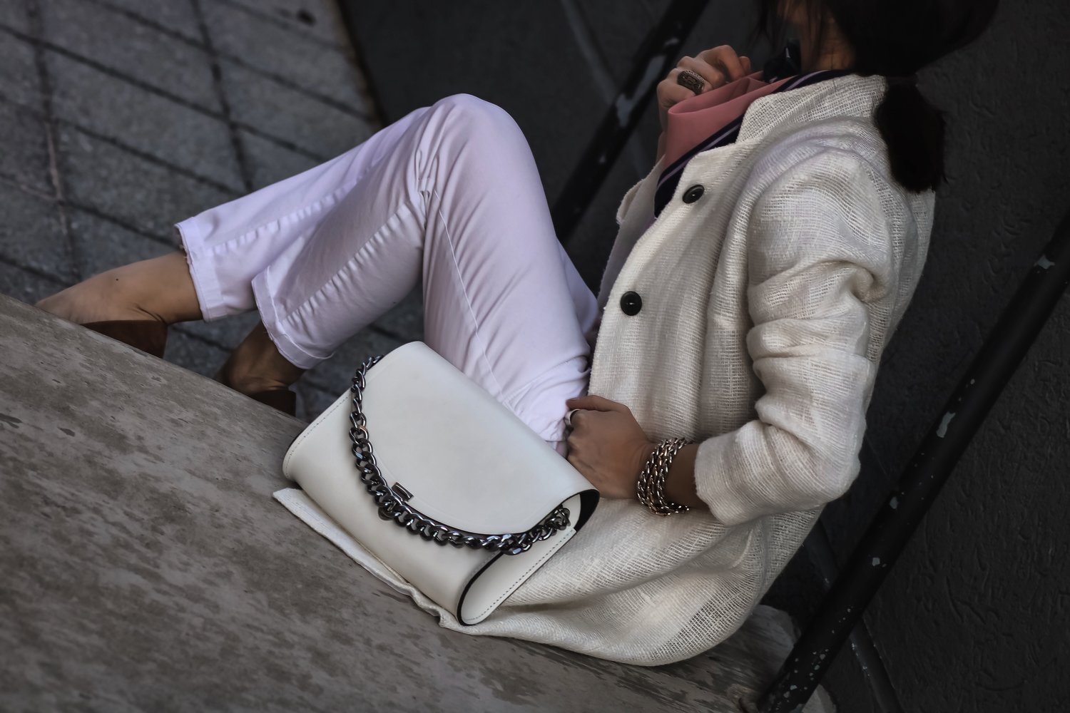 Isabel-Alexander-white-denim-coat-oversized-chain-bag-details