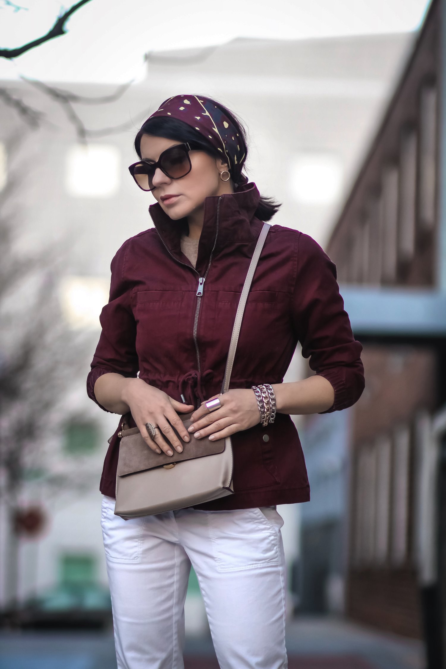 Isabel-Alexander-Old-Navy-burgundy-utility-jacket-white-denim-outfit
