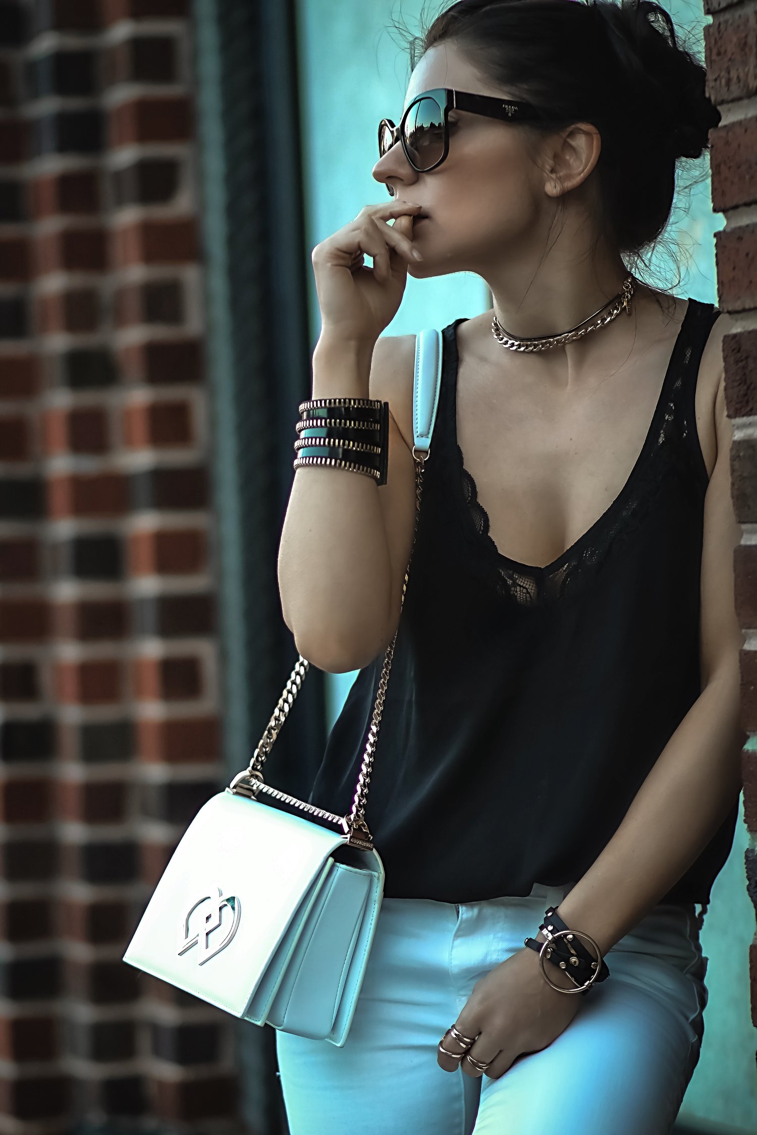 Isabel-Alexander-Express-camisole-American-Eagles-white-denim-outfit