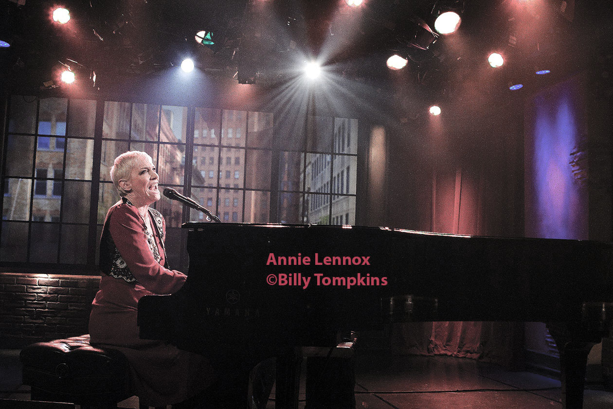 Annie Lennox performance 4 low res.jpg