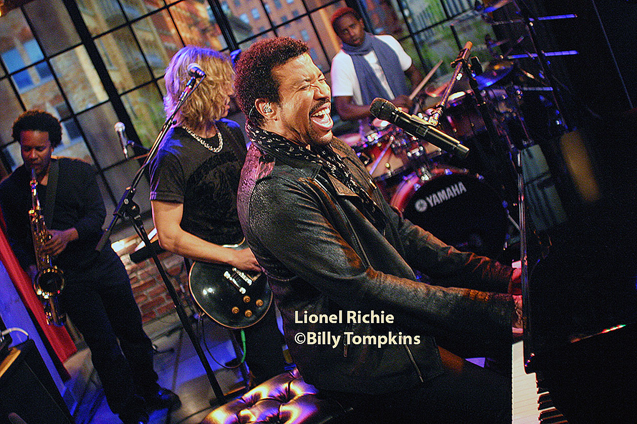  Lionel Richie performing on the set of A&amp;E's Private Sessions 