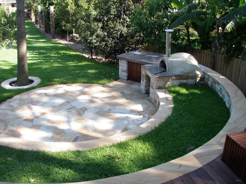 Ampitheatre & pizza oven3.JPG
