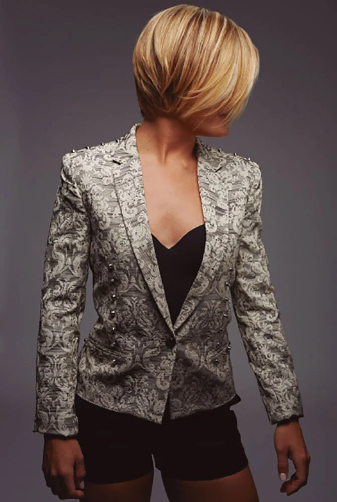 Blondes Haar, schulterlang