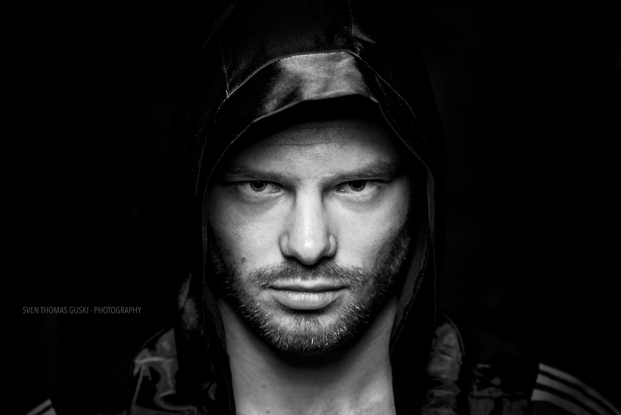 Nikon D810 85mm, 1/250, f5.6, ISO80, Jinbei Freelander II, 50cm Beauty Dish
