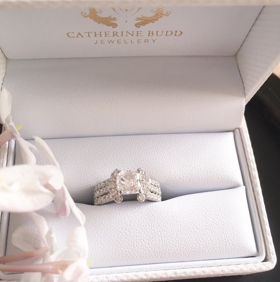Platinum, diamonds and jasmine flowers 💕🌿⠀⠀⠀⠀⠀⠀⠀⠀⠀
.⠀⠀⠀⠀⠀⠀⠀⠀⠀
.⠀⠀⠀⠀⠀⠀⠀⠀⠀
.⠀⠀⠀⠀⠀⠀⠀⠀⠀
.⠀⠀⠀⠀⠀⠀⠀⠀⠀
.⠀⠀⠀⠀⠀⠀⠀⠀⠀
#diamondring #diamondengagementring #fancydiamond #pearshapediamond #princesscut #cushioncutdiamond #rounddiamond #roundbrilliant #emeraldcutd