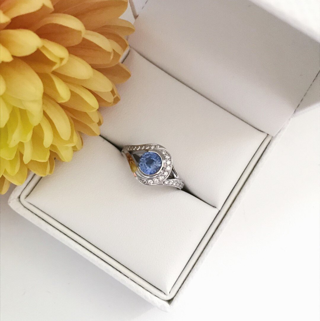 A gorgeous Sri Lankan sapphire set within a diamond halo, with a twist. This ring was designed completely remotely over zoom, even the sapphire was selected by my client following photos and videos of a selection of gemstones. ⠀⠀⠀⠀⠀⠀⠀⠀⠀
.⠀⠀⠀⠀⠀⠀⠀⠀⠀
.⠀