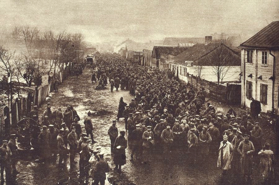 Russian soldiers taken prisoner at the Battle of Tannenberg, August 1914.