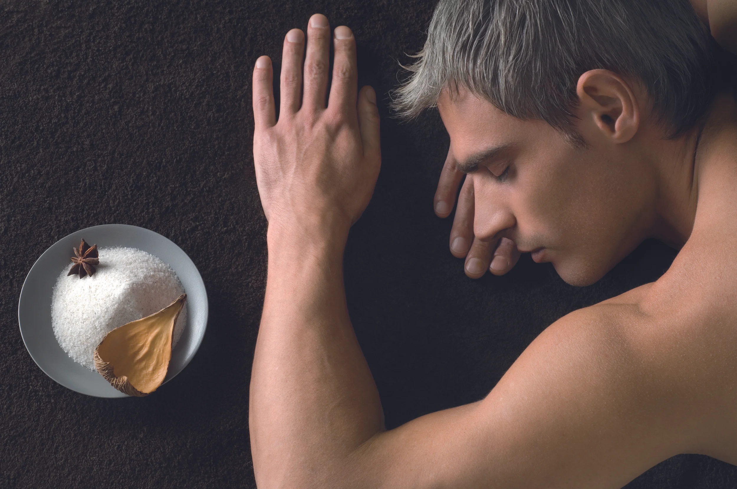 Men Express Healthy ESCAPE treatment 30 minutes 145 Lei This anti-fatigue aromatic treatment clears the complexion and promotes robust tone radiance). Can be used between two meetings to be in better shape.