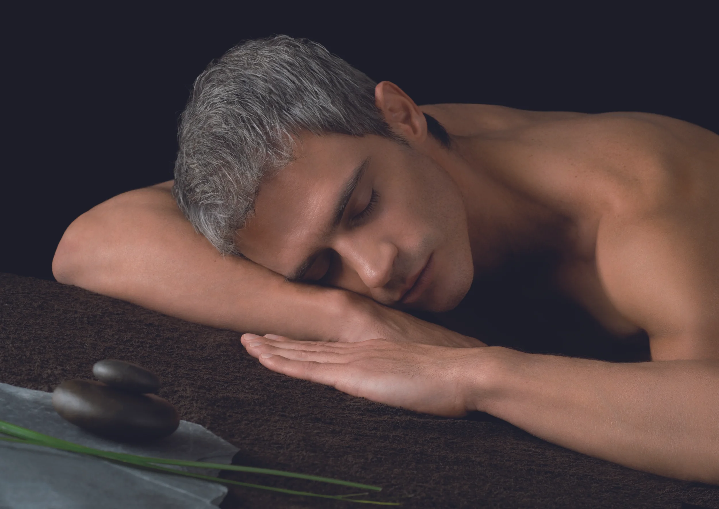 Men Intensive Deep cleansing treatment, healing and relaxing 60 minutes 270 Lei This is a deep cleansing treatment that purifies, balances and clears your complexion. Blackheads and dead cells are gently removed with the professional peeling process that respects the most delicate of skins. This "clean skin" phase is followed by a long relaxing aromatic massage. 