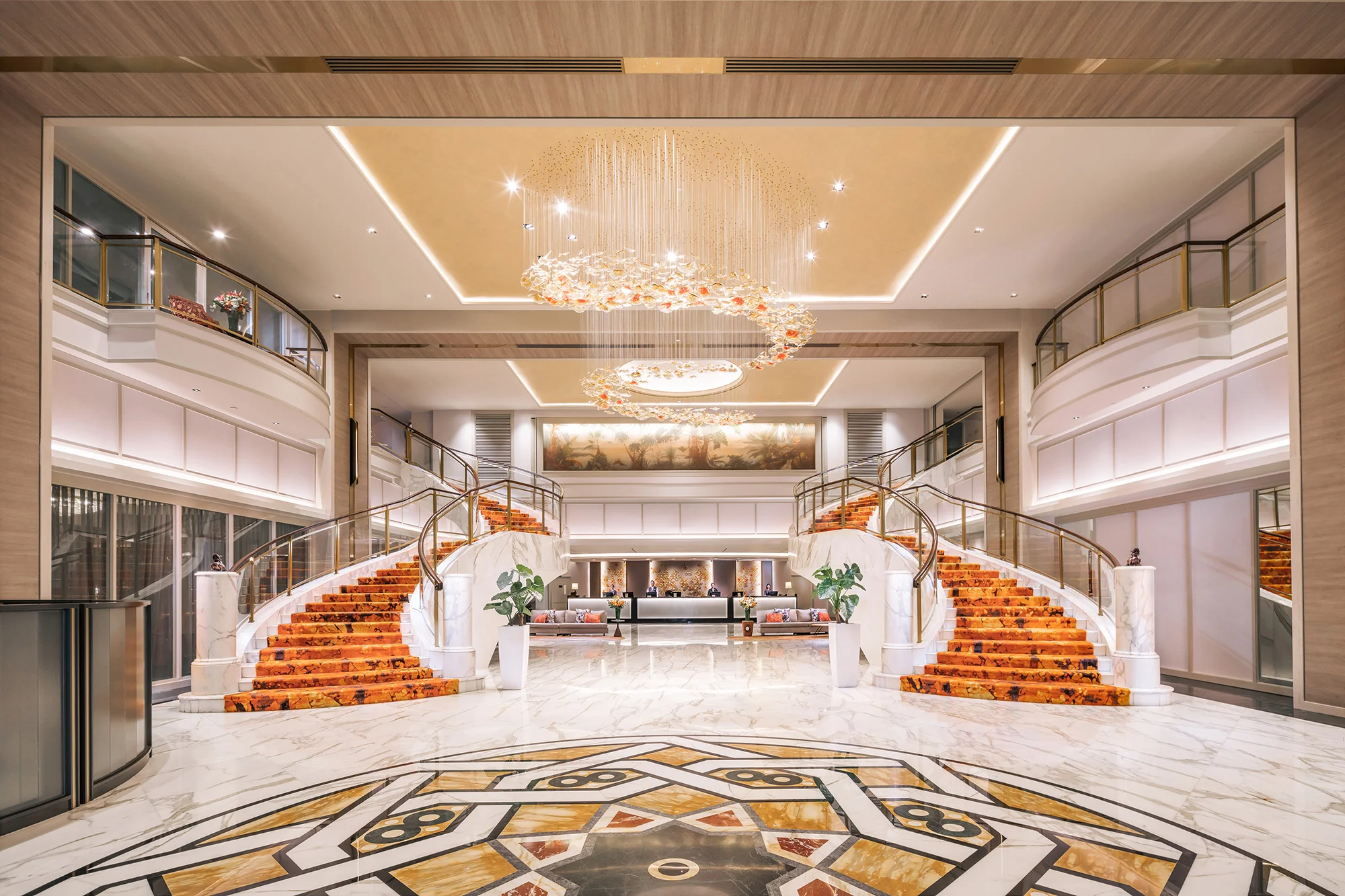 Royal Plaza_1a.jpg