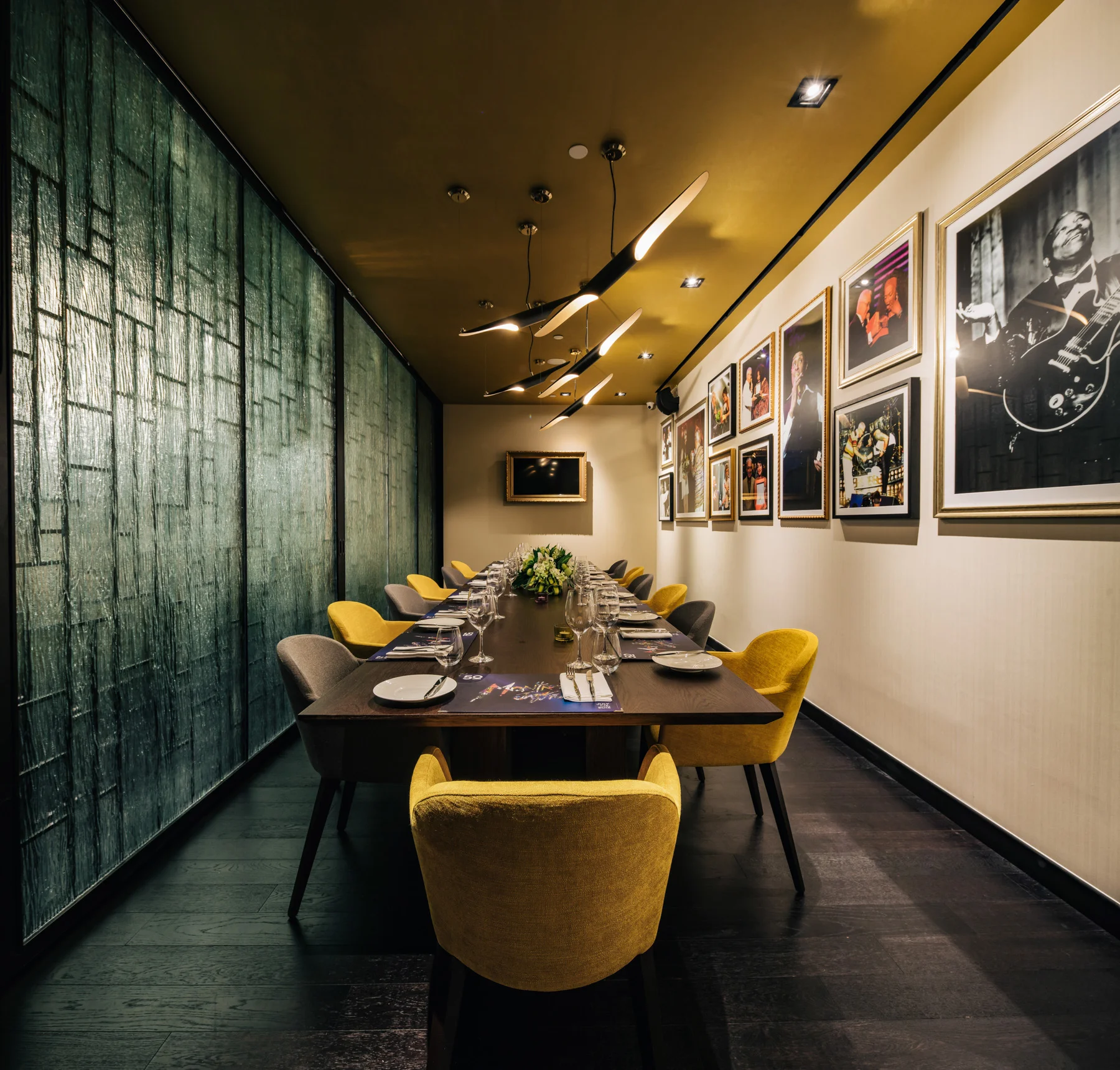Montreux Cafe_GradePixel_1.jpg