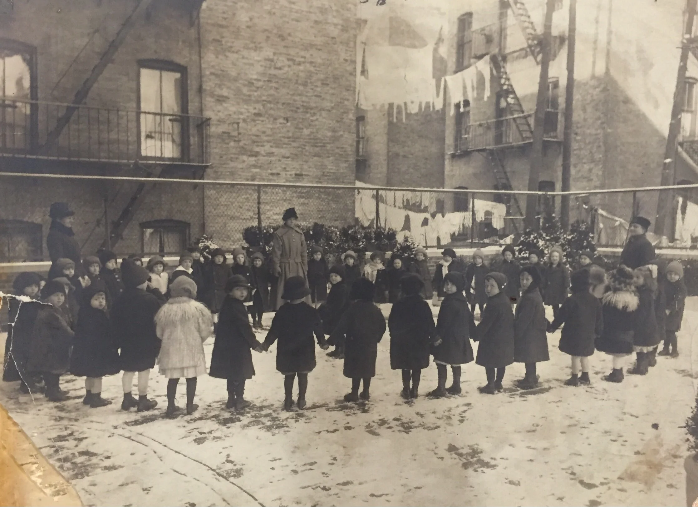 1916 - Lenox Hill Children of the New Florence Roof.JPG