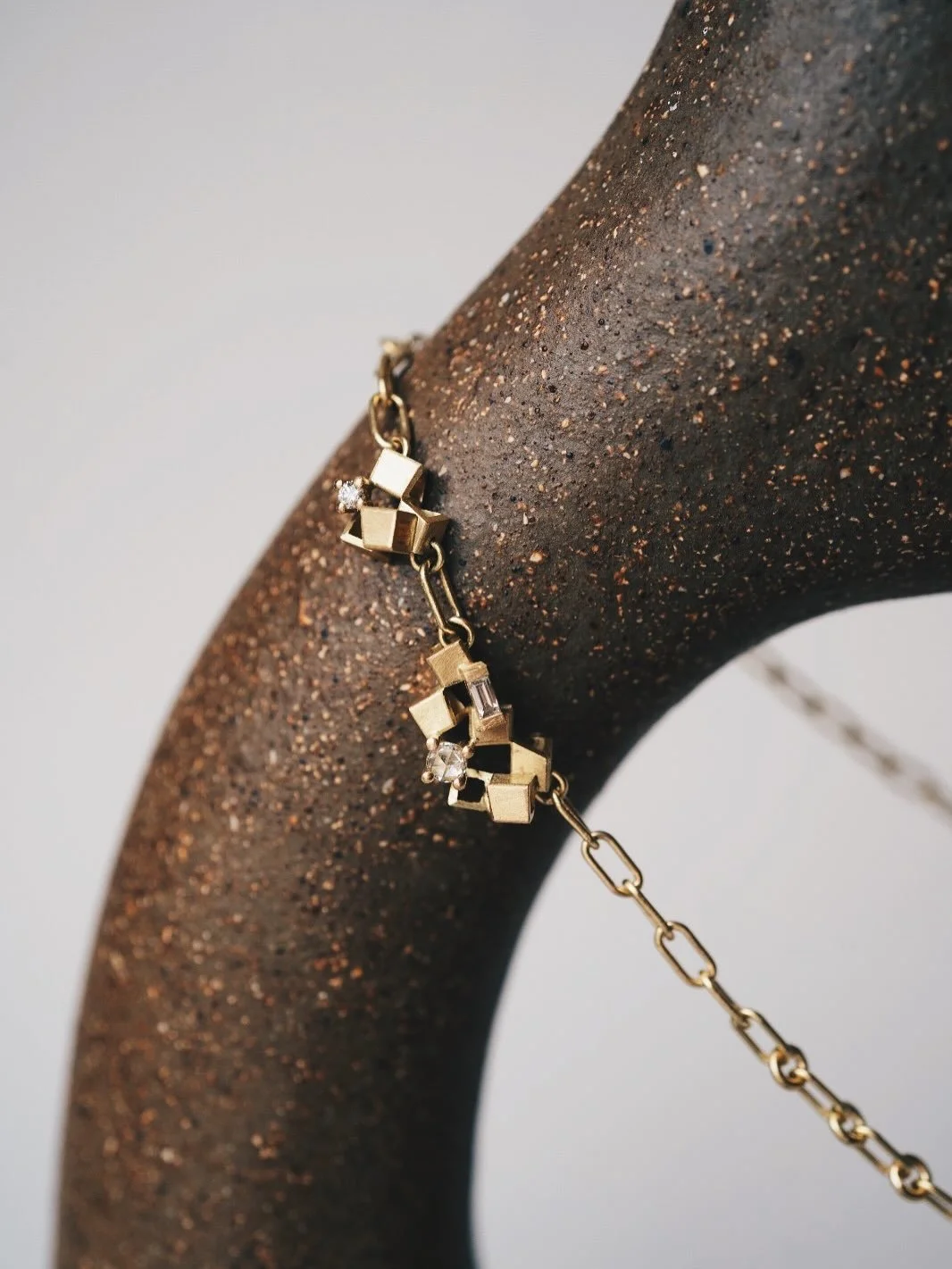 Since I cannot keep things under wraps for another 7 weeks (the start of @goldsmithsfair - Week Two) I wanted to share this new bracelet design. I haven&rsquo;t made bracelets in ages, but while creating something else 👀 I suddenly realised&hellip; 
