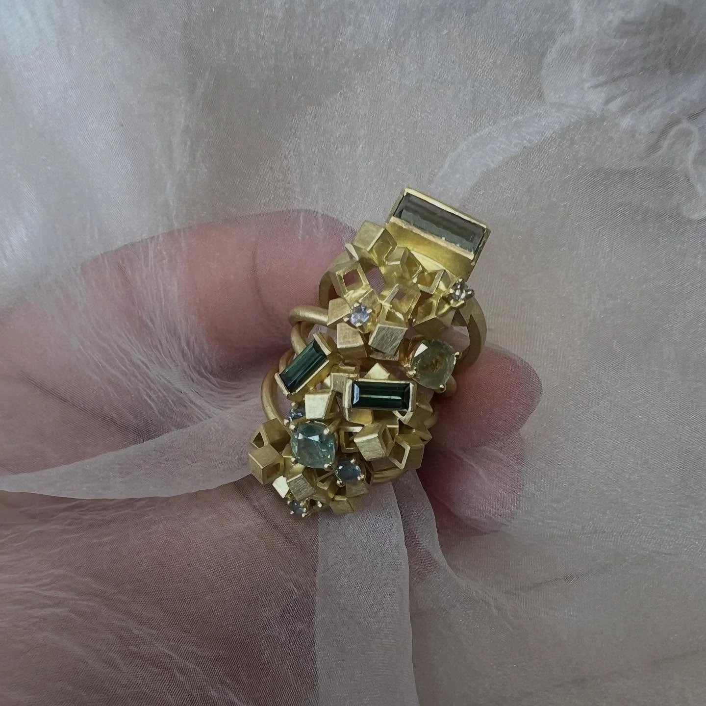 Birthday month = Sapphire birthstone 💙
This year I got the BEST birthday gift &mdash; a metal detector that even works underwater 😲 I can not tell you how much of a kid I am with it, combining two of my childhood loves: snorkeling and treasure-hunt