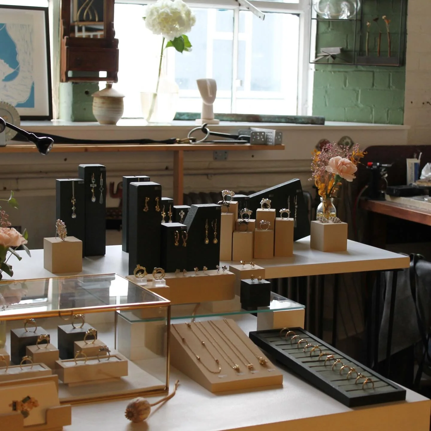 Open Studios is officially open ✨
Come visit us over the weekend, mulled cider is brewing in studio E2. 
@cockpitstudios