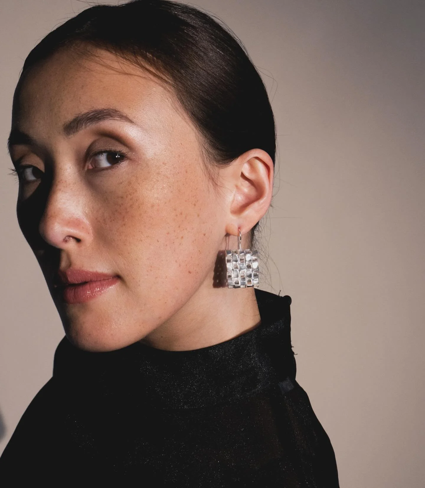 Cascading silver earrings - ready for that party outfit this festive season 💃🏽🪩
One pair left in stock