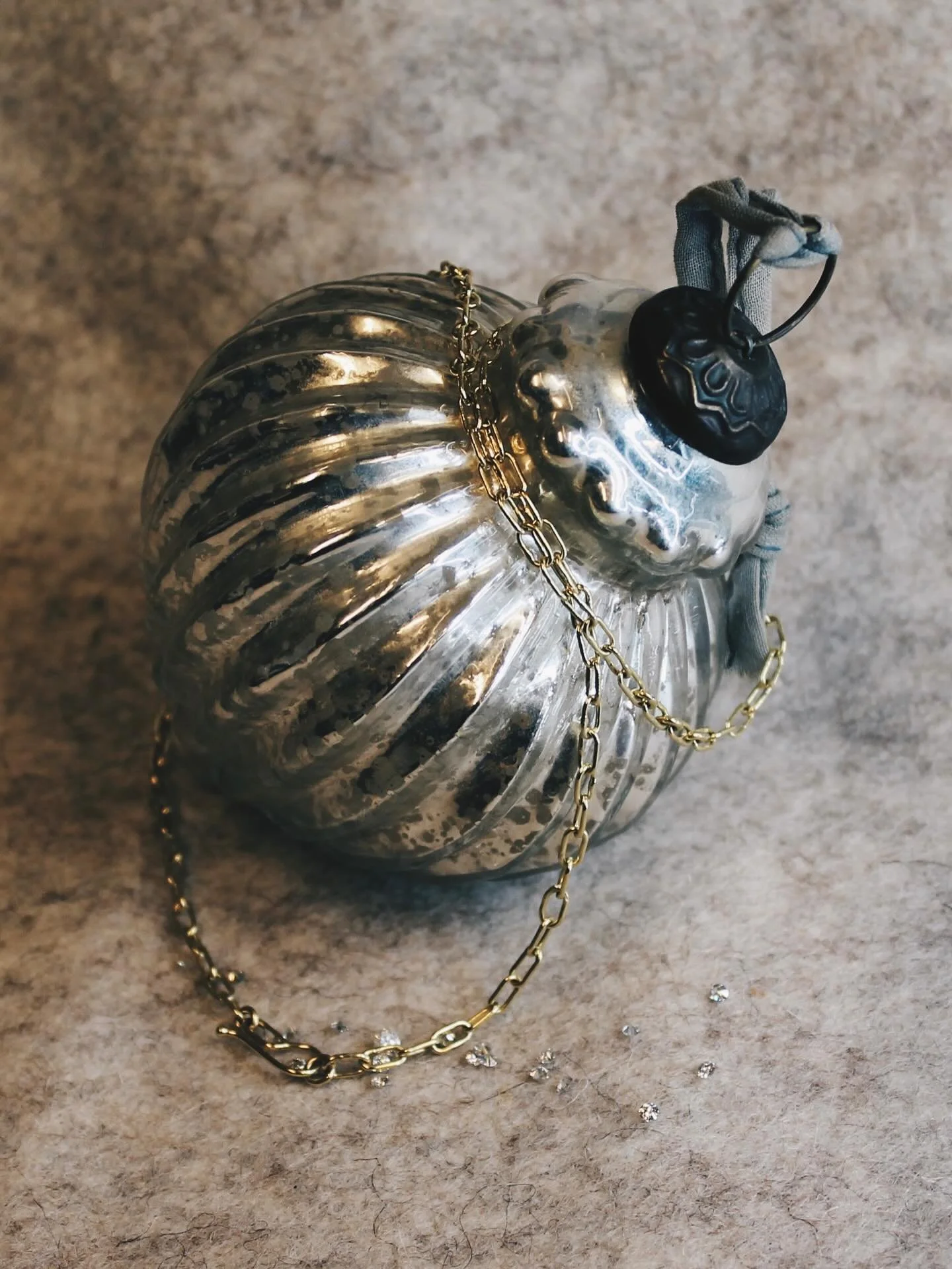 Necklaces in stock and ready to ship 🎁
Handmade chain 
Handmade /finished chain with keshi diamond pearl
Icy rose cluster necklace 
Mini cluster necklace