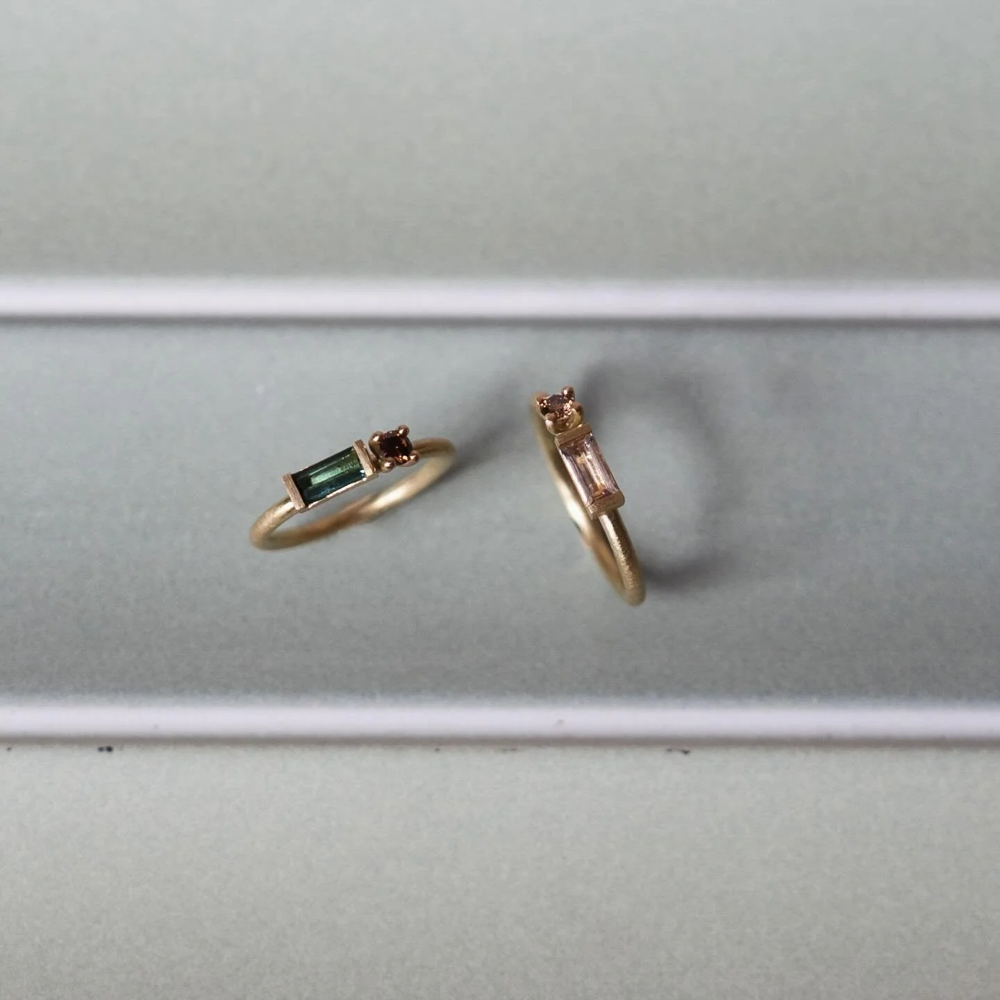 Last commission in 2025 was a very personal one. My Norwegian grandmother passed away a year ago. She owned a solid gold bangle that she herself had had made from old gold. As a memory of our grandmother, two of my cousins chose one of my designs mad