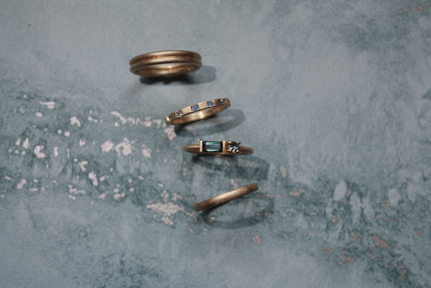 Lines that link us ✨
Ring stack featuring 
Round double lines of latitude band
Sapphire eternity ring II 
Toi et Moi sapphire ring
Comfort fit lines of latitude band