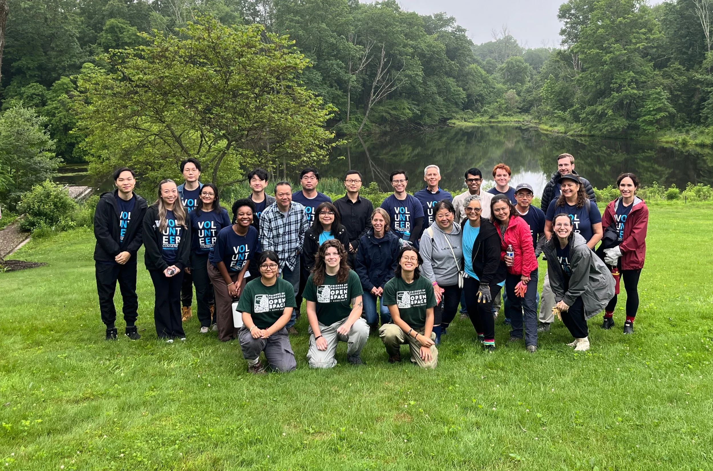  Three of our 2025 interns with Munich Re volunteers 