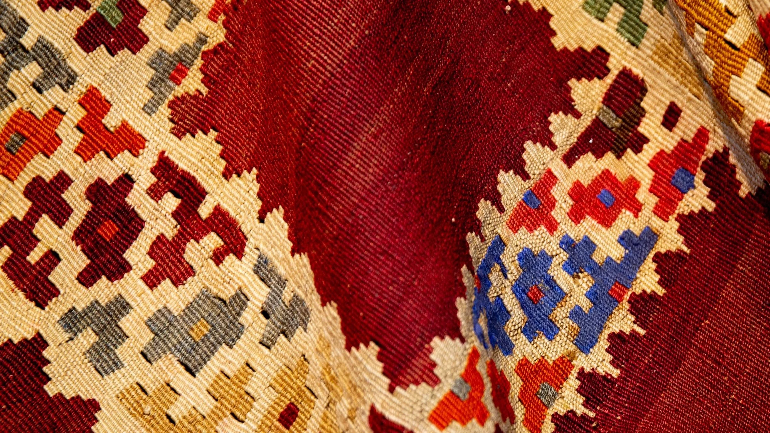 3.5Libertyorientalcarpets_Adventcalendar_kashkioldkelim_LARAMILLER.jpg