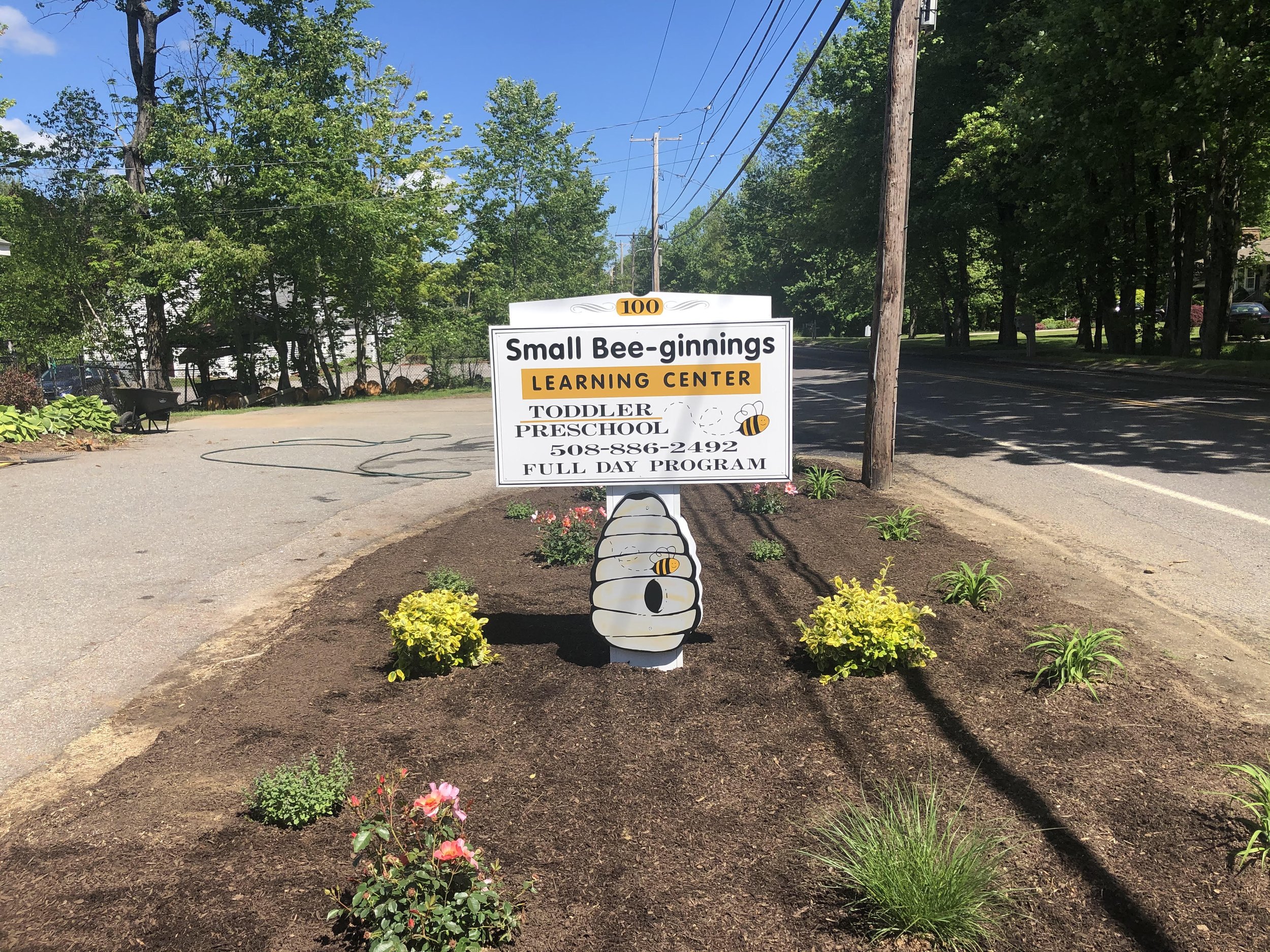 Small Bee-ginnings ground sign Rutland.jpg