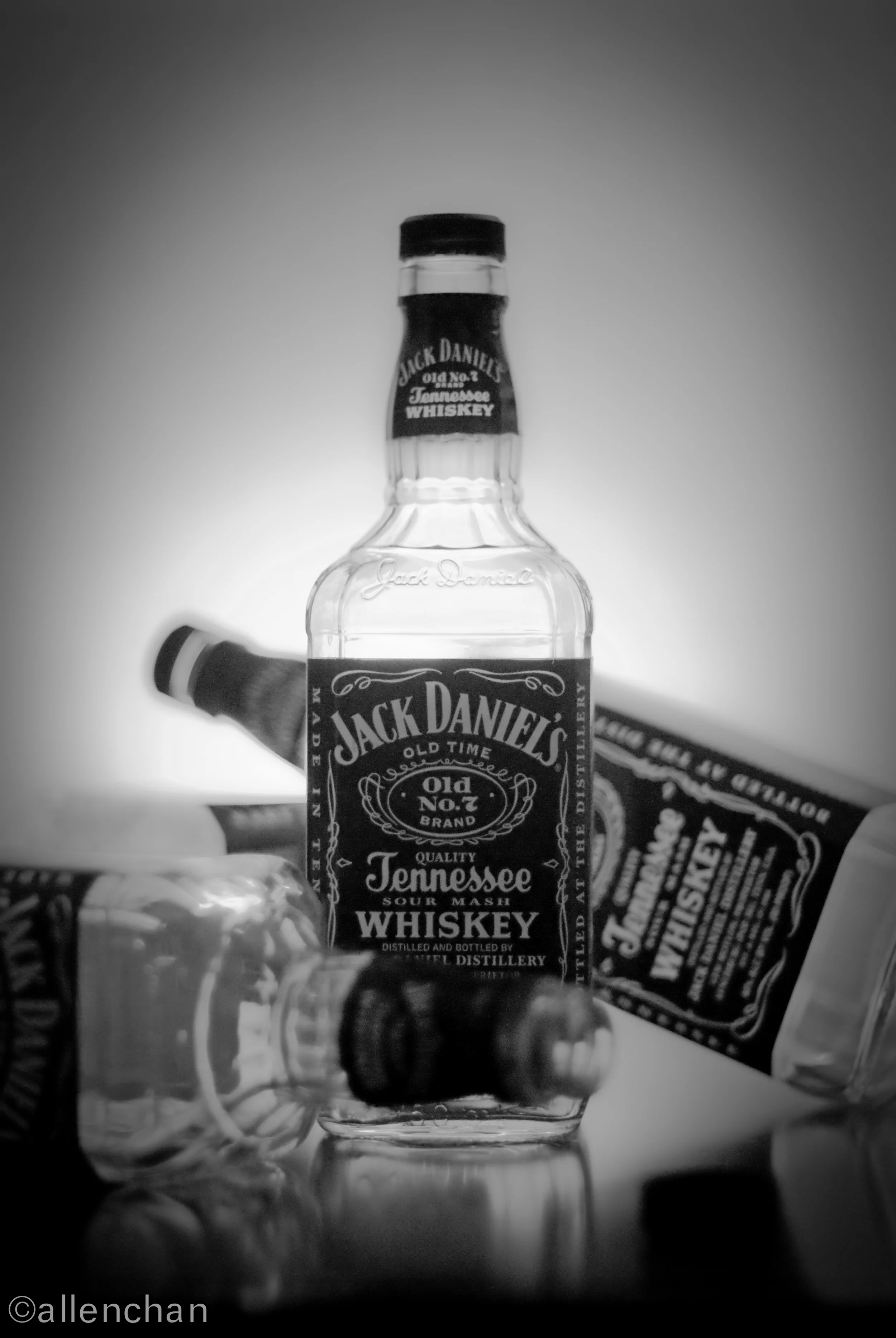 Jack Daniels - Empty (BW) - 001-(L).jpg