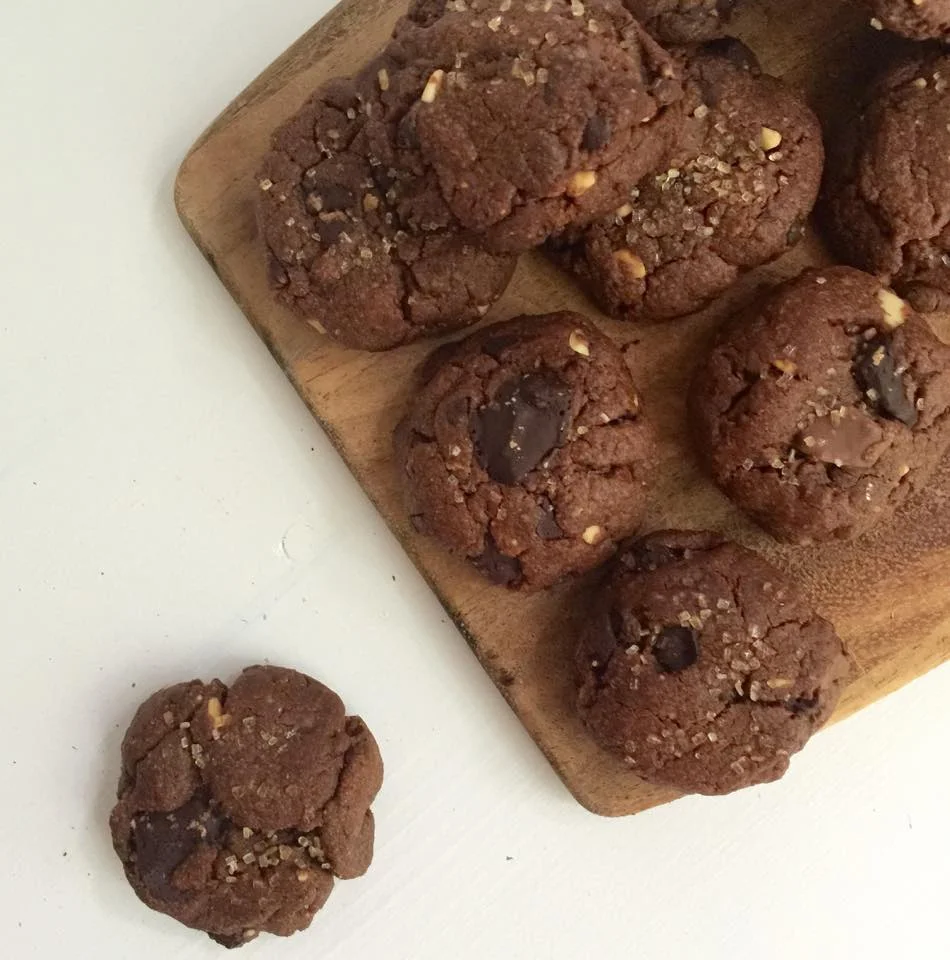 flourlesss chocolate peanut butter cookies