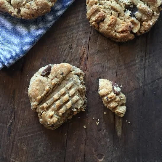Flourless Peanut Butter Cookies with Dark Chocolate