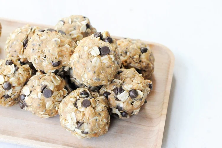 Peanut Butter Chocolate Chip Oatmeal Energy Bites {gluten-free, refined sugar free}