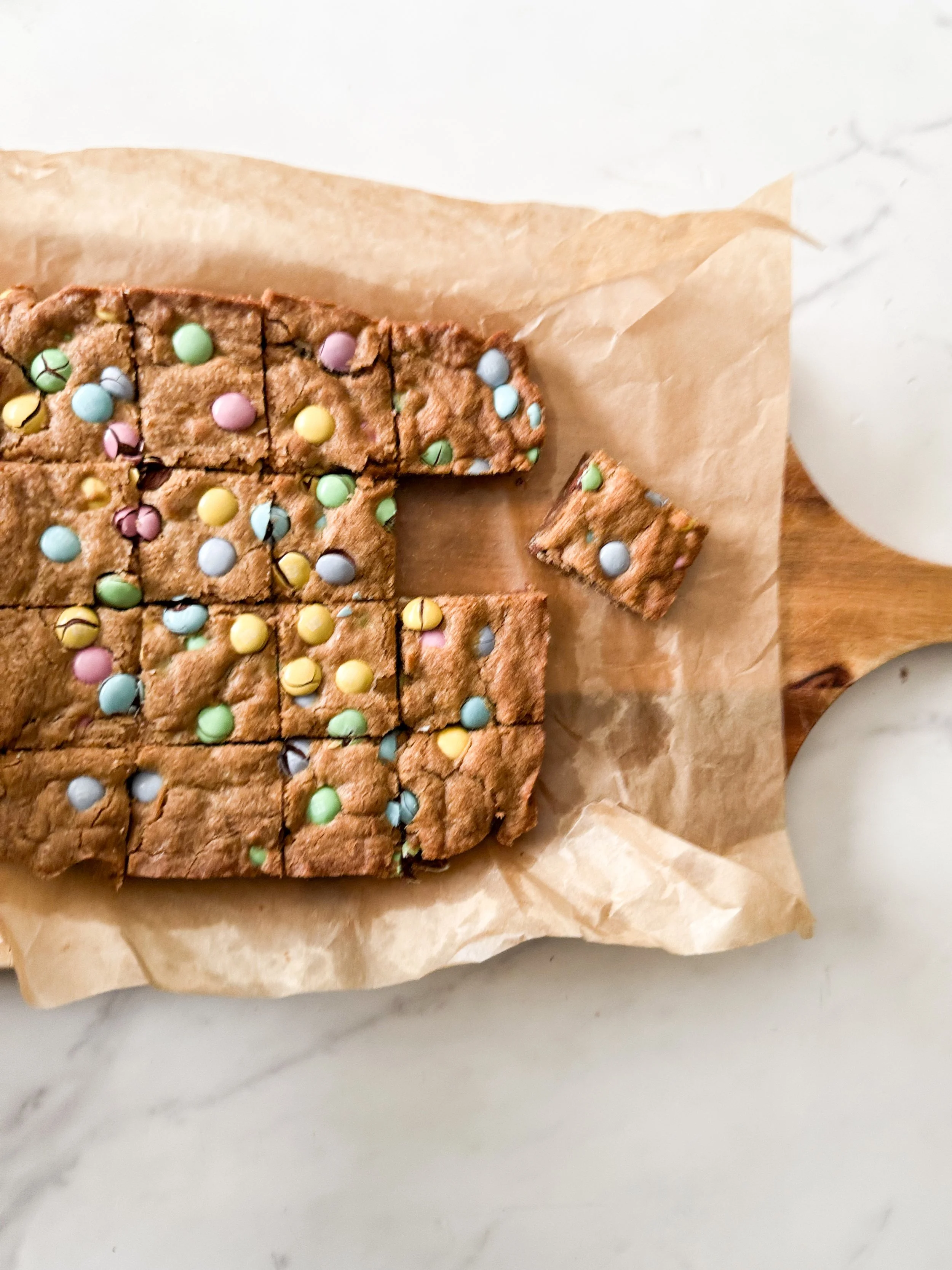 One-Bowl M&amp;M Blondies 