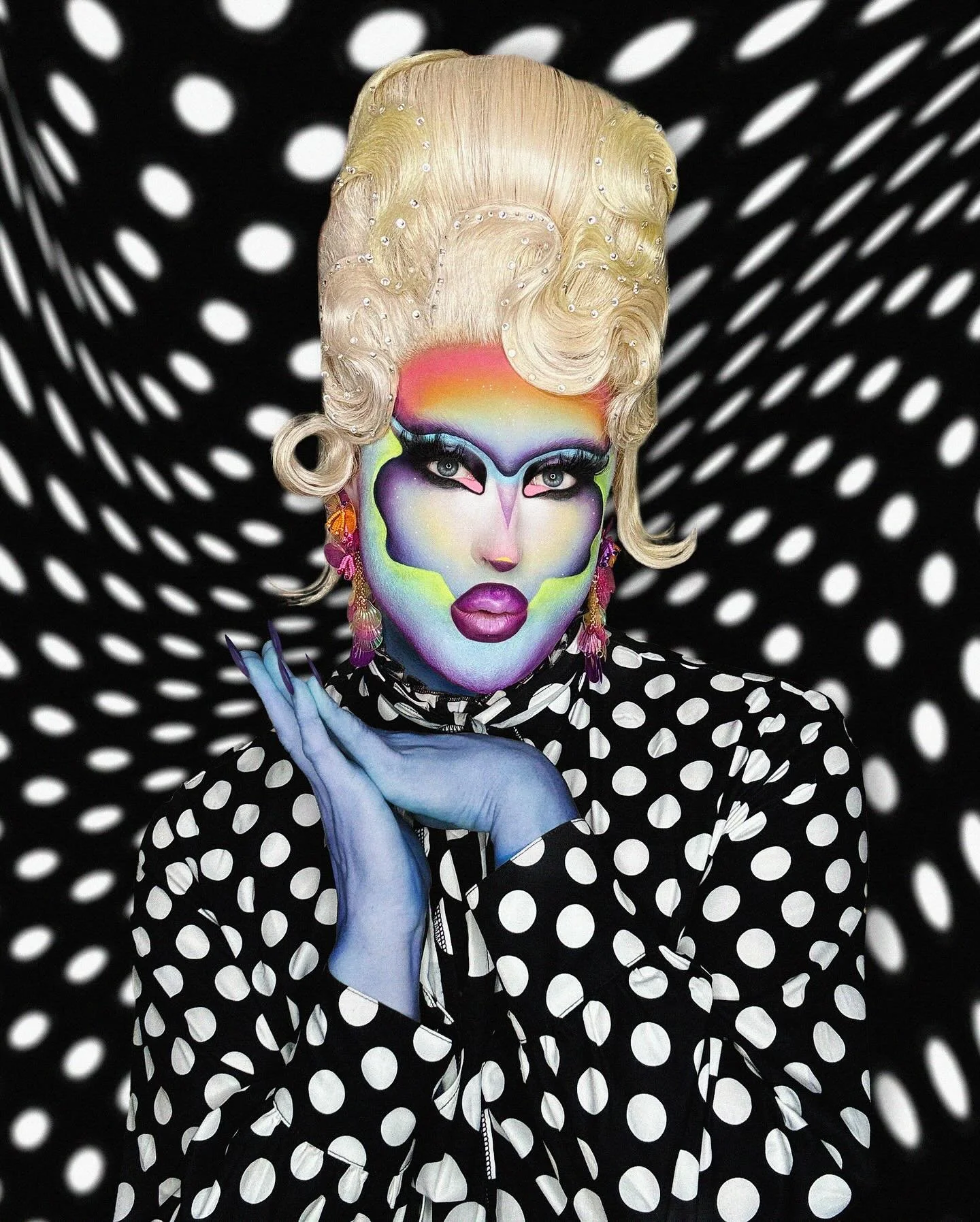 Happy pride from your favorite gay-lien 👽🌈🛸✨ inspired by the brilliant @makeupbynamaisa 🩷

brands used: @onesize @mehronmakeup @kimchichicbeauty @nyxcosmetics @sugarpill @suvabeauty @makeupbymario @bobbibrown 

#fyp #foryou #queen #drag #dragquee