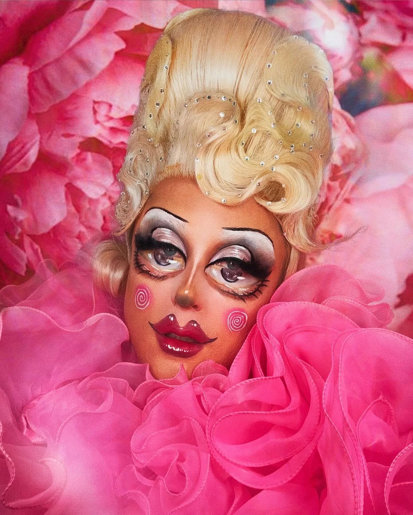 a different kind of b🌸e🌷a💐u🌺t🌻y 🌷q🌹u🌼e🌸e🌺n
✧
✧
✧
#drag&nbsp;#dragqueen&nbsp;#dragqueens&nbsp;#dragqueenmakeup&nbsp;#dragqueensofnyc&nbsp;#dragqueensofnyc&nbsp;#newyorkcitydrag&nbsp;#newyorkdragqueen&nbsp;#nycdrag&nbsp;#makeup&nbsp;#makeupar