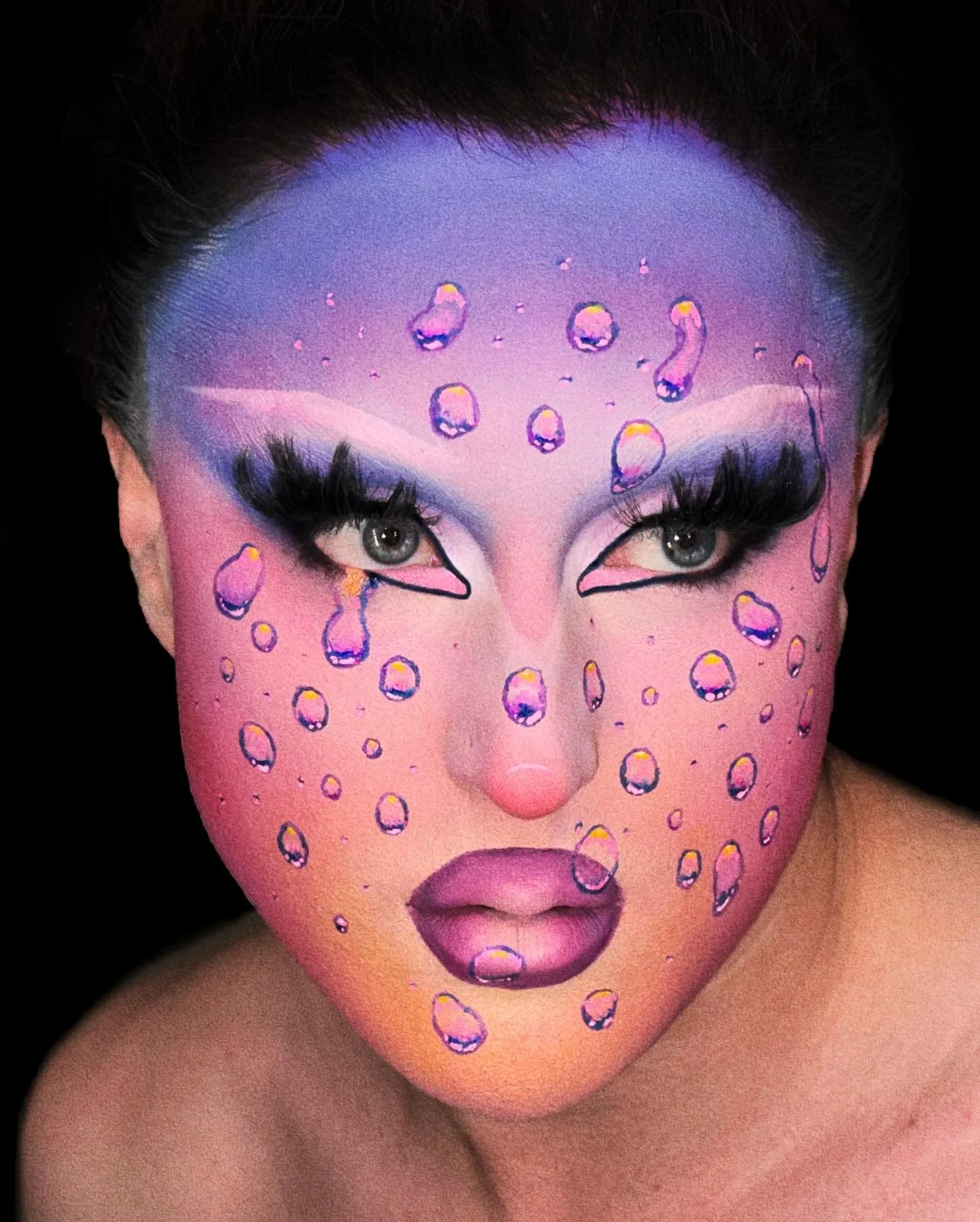 MORNING DEWWWWW 🌅💧🌄💦🫧

I was inspired by the colors of @rupaulsdragrace Season 18 promo with a slight homage to my Season 17 water image I did last year! 
Wanted to capture driving in a car at sunrise and there&rsquo;s water droplets on the wind