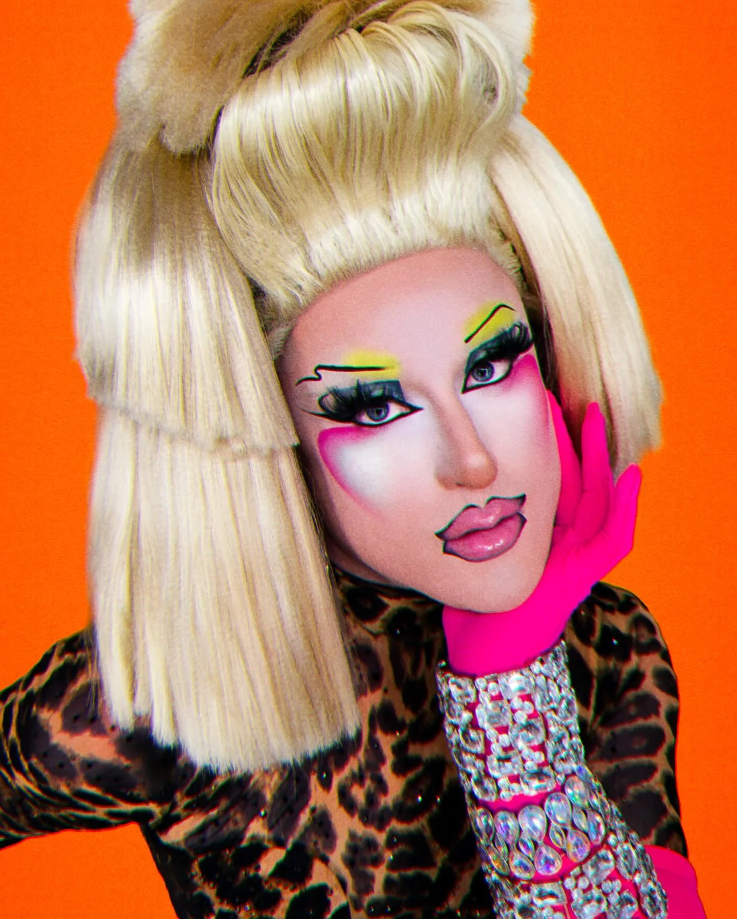 WOULDN&rsquo;T IT BE FUN 🍭💫

recreation of @shablamgela &lsquo;s makeup on @dojacat for her Vie Tour ✨

some products used: 
@kimchichicbeauty foundation
@kimchichicbeauty concealer in white duh
@nyxcosmetics liner
@sugarpill blush
@kimchichicbeaut