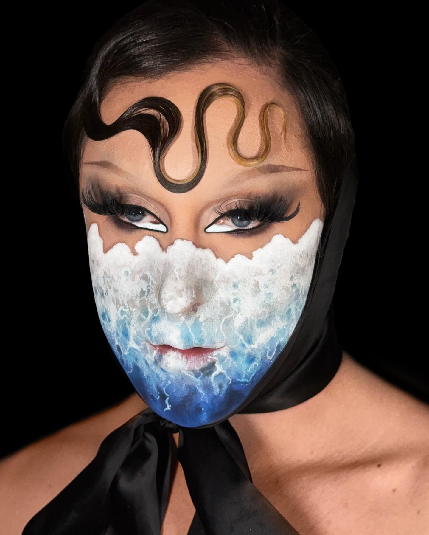 heading towards the ocean 🌊 Merry Christmas ✨

#drag #dragqueen #oceanmakeup #makeuptutorial @mehronmakeup @suvabeauty @kimchichicbeauty @bennyemakeup @maybelline @nyxcosmetics @got2busa