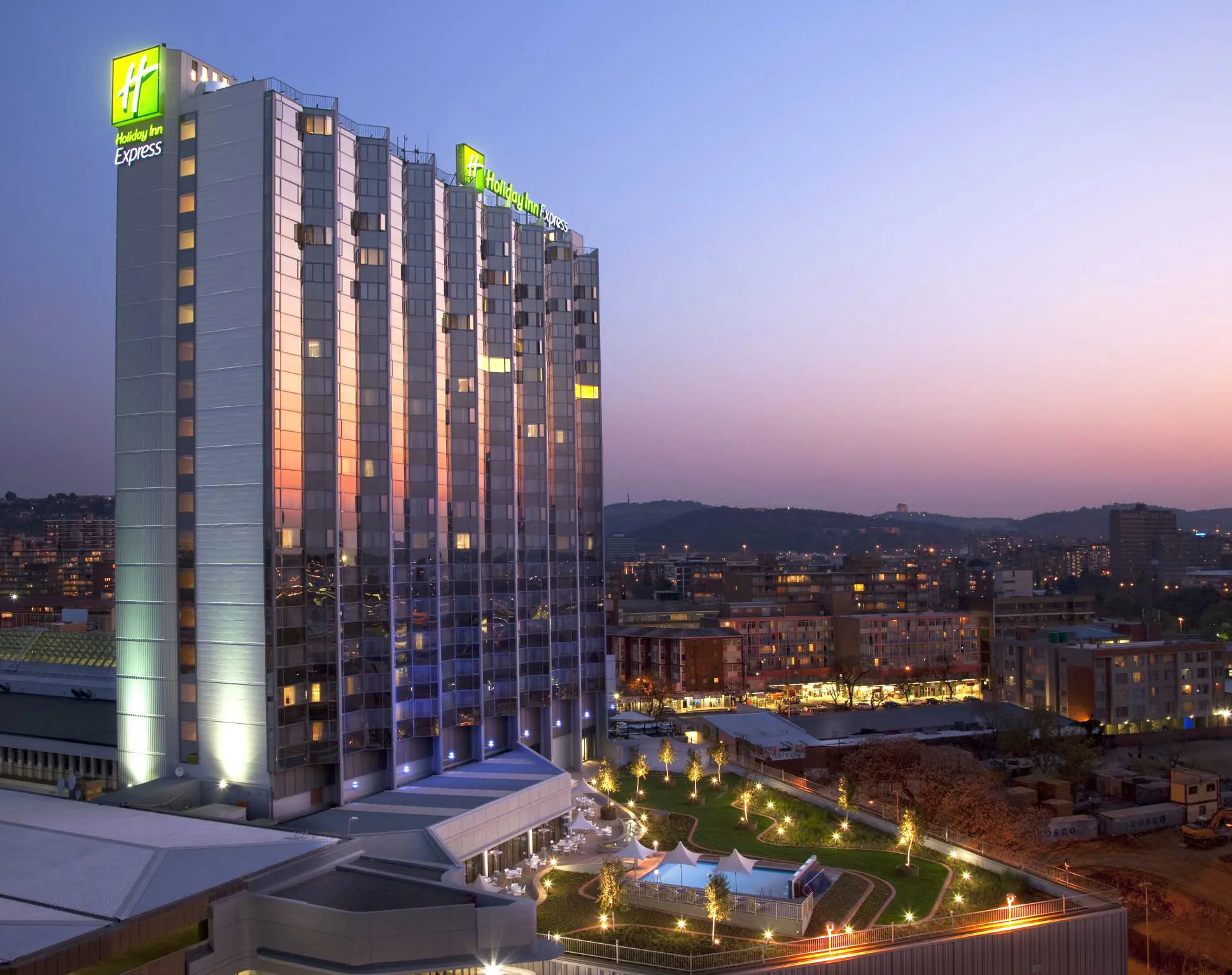 conversions-holidayinnexpresssunnyside2.jpg