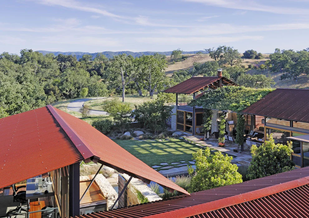 Carmel Valley V / The landscape of this modern farm complex in the Santa Lucia Preserve, designed with Lake | Flato Architects, maintains the sweeping view and openness of the grassland while enhancing the existing oak woodland that surrounds the edges of the house. JLJA planted a mixture of native oak trees to filter views while low fuel-volume understory plants underscore the existing transition zone between grass land and encroaching oak woodland. Echoing the house’s dialogue between inside and outside, the landscape was designed to bring drifts of native perennials and cultivars into the courtyards and along the stone pathways. Reflecting the owners’ outdoor lifestyle, the garden incorporates play spaces for the children, vegetable gardens, fruit trees, and quiet spaces for reflecting on the site’s natural beauty. With generous areas for welcoming visitors, this landscape provides the perfect setting for gatherings with friends and family. Photo : Frank Oohms