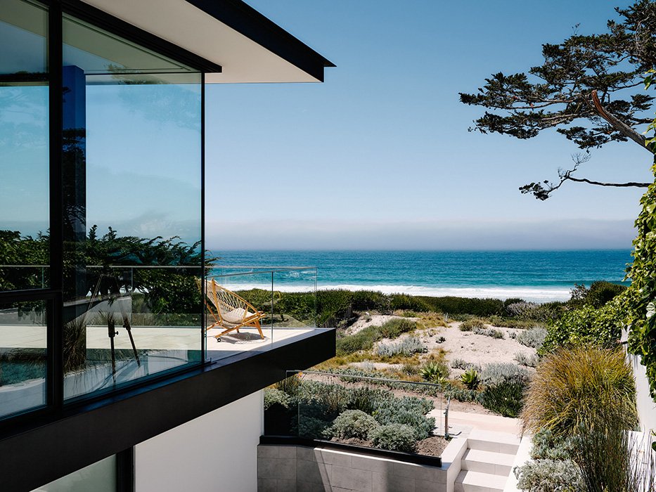   Carmel 03  / Located on the dunes of the Carmel shoreline, the White Sands Residence draws inspiration directly from the movement of ocean and wind and the patterns they generate moving up the sand, over the dunes, and across the property. A sand p