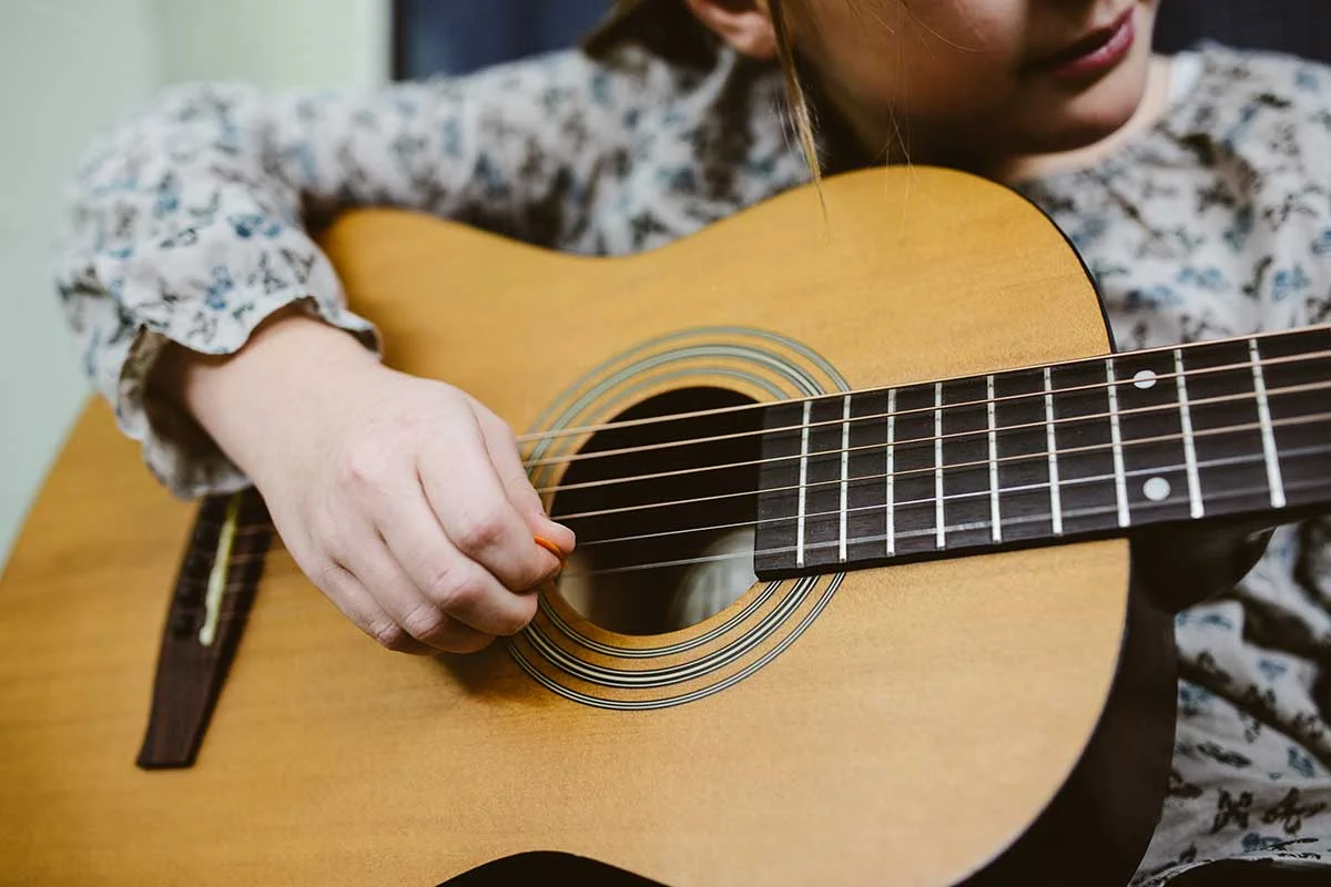 FEATURED ARTICLE: IS YOUR GUITAR SETUP PROPERLY? 