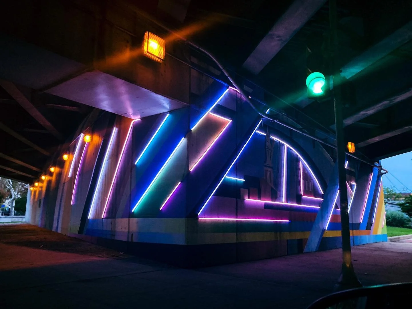 Lucky shot from the drivers side window #philadelphia 🤳🌆